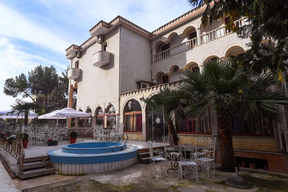 Hotel Ferrari Tirane Exterior foto